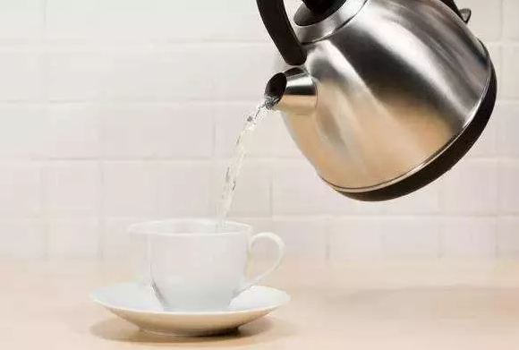 白開(kāi)水是凈水嗎？怎么選擇好的凈水機