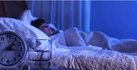 睡前一杯水，長(cháng)期堅持將給你帶來(lái)意想不到的變化